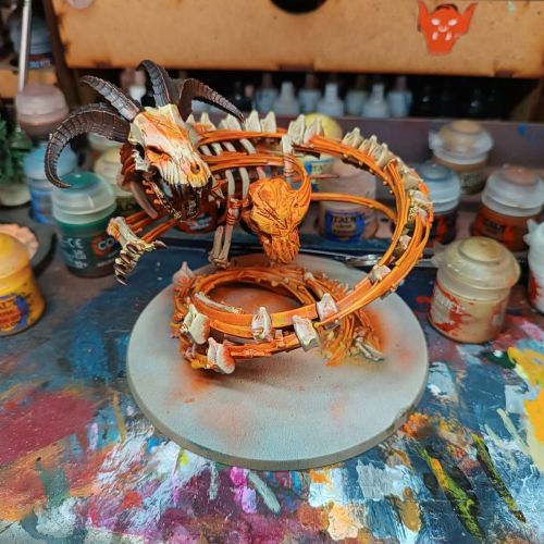 Figura de resina de dragón naranja